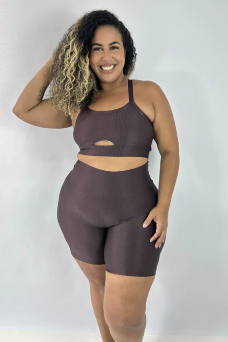 Short Meia-Coxa + Top Compressão Chocolate Serela - Coleção Corpo Livre - Sauvage Fit